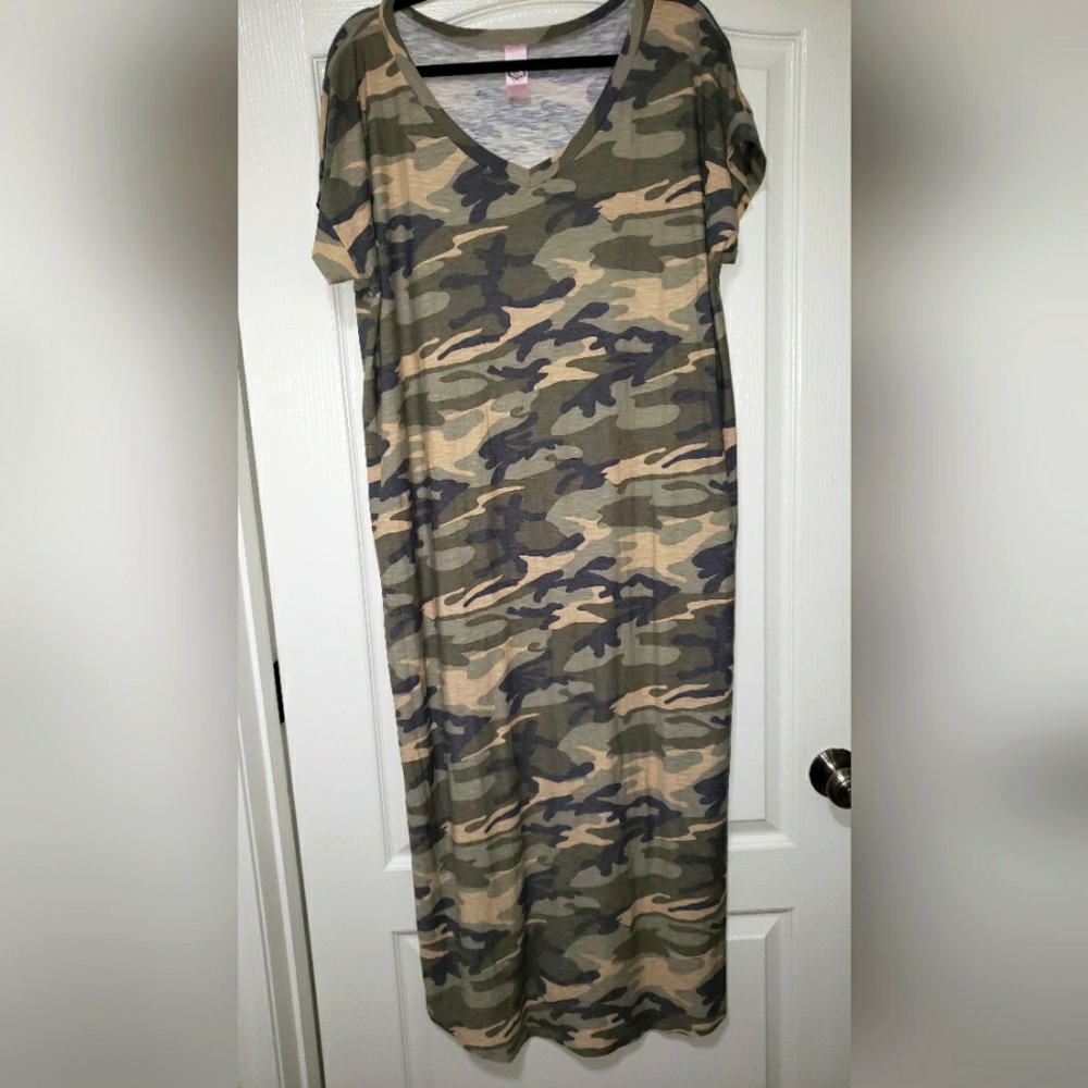 Pink Coconut Boutique V-neck Camo Maxi Dress w/Pockets  XXL NWOT